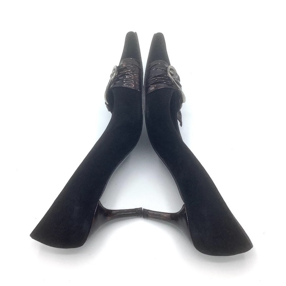 Stuart Weitzman Black Pointed Toe Buckle Suede Heels 7 - Picture 13 of 16